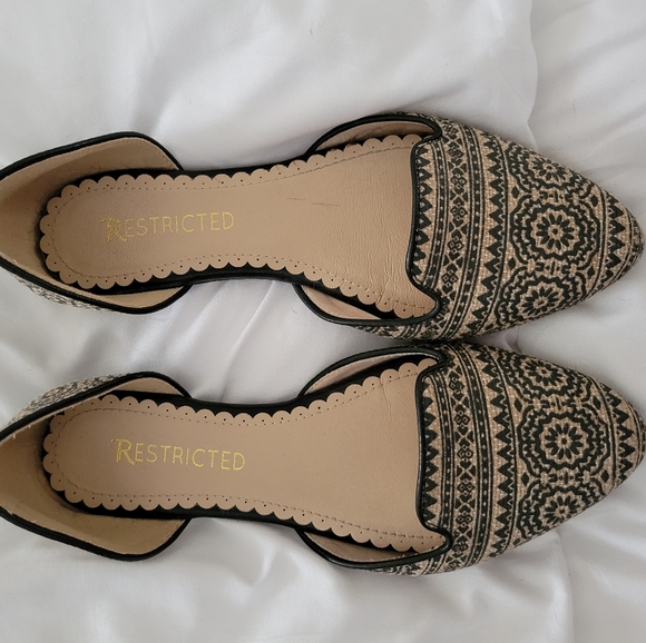 Navy and Tan Restricted flats. Size 6 - Picture 2 of 4